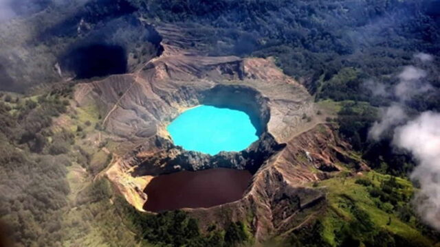 Danau-Kelimutu-Ende.jpg