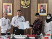 Hasil Visitasi Komisi Informasi, Kemenkumham Jabar Terima Kategori Badan Publik Informatif Hasil-Visitasi-Komisi-Informasi-Kemenkumham-Jabar-Terima-Kategori-Badan-Publik-Informatif.jpeg