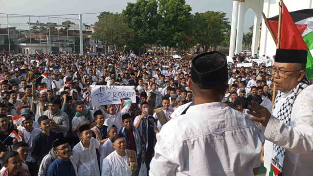 Ribuan-Siswa-SMK-Negeri-2-Garut-menggelar-aksi-damai-bela-Palestina.jpg