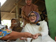 Kunjungi Pelaku UMKM Sale Balap TMS di Ciamis, Rina Saadah: Ini Sangat Luar Biasa Rina-Saadah-di-UMKM-Sale-Balap-TMS-Ciamis.jpg