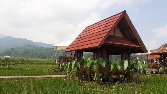 Saung-Jembar-Cihaurbeuti-Ciamis.jpg