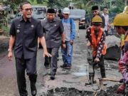 Tinjau Pengaspalan Jalan Banjarsari-Nambo, Bupati Ciamis: Harus Tepat Waktu dan Berkualitas pengaspalan-jalan.jpeg