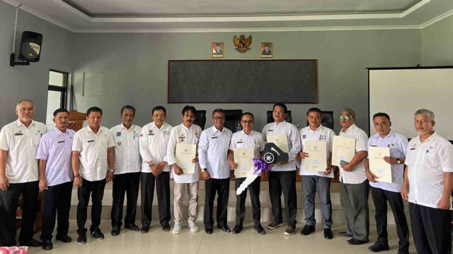 Bapenda-Ciamis-Kembali-Serahkan-Reward-Sepeda-Motor-Bagi-Desa-Tercepat-Lunasi-PBB-P2.jpeg