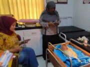 Tega! Bayi Dibuang di Eks Rumah Makan Padang Ciamis, Cuma Dibalut Sarung Bayi-Dibuang-di-Eks-Rumah-Makan-Padang-Ciamis.jpeg