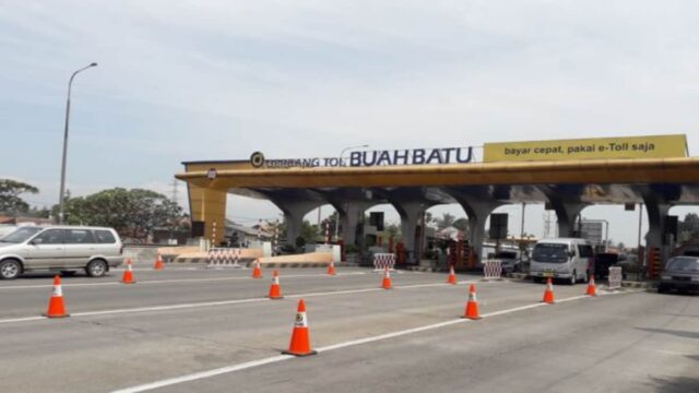 Gerbang-Tol-Buah-Batu.jpg