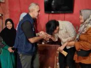 Ijazah SMA Ditahan Beberapa Tahun Kini Ditebus, Warga Depok Menangis di Depan Idris Sandiya Ijazah-SMA-Ditahan.jpeg