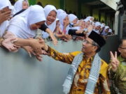 Kunjungi Ponpes di Tasikmalaya, Mahfud MD Tegaskan Siap Perjuangkan Pesantren Kunjungi-Ponpes-di-Tasikmalaya.jpg
