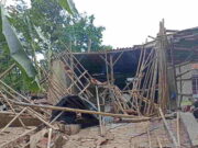Lapuk, Bangunan Huller di Pamarican Ciamis Ambruk, Beruntung Pekerja Tengah Istirahat Lapuk-Bangunan-Huller-di-Pamarican-Ciamis-Ambruk-Beruntung-Pekerja-Tengah-Istirahat.jpg