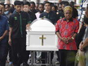 Iring-iringan Jenazah Lukas Enembe Ricuh, Pj Gubernur Papua Terluka Lukas.jpg