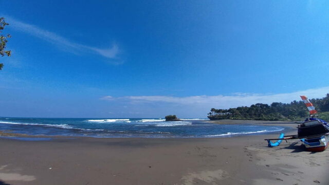 Pantai-Muaragatah-Destinasi-Wisata-Alternatif-Selain-Pantai-Pangandaran.jpg