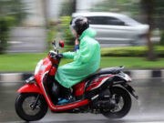 Siapkan Payung! Sepekan ke Depan Hujan Bakal Mengguyur Kota Bandung Perawatan-Motor-Matik-Saat-Musim-Hujan-Agar-Tetap-Nyaman.jpg