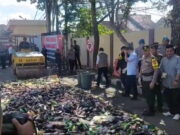 Polres Tasikmalaya Kota Musnahkan Ribuan Miras Hasil Razia Polres-Tasikmalaya-Kota-Musnahkan-Ribuan-Miras.jpg