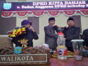 Walikota Banjar Dapat Bunga Kenangan dari DPRD, Ungkap Cita-Cita Miliki Wisata Air Tak Kesampaian Walikota-Banjar-Dapat-Bunga-Kenangan-dari-DPRD.jpg