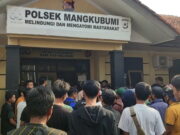 Ratusan Warga Datangi Polsek di Tasikmalaya, Ingin Lihat Anggota Geng Motor yang Diringkus Polisi Warga-Sambongpari-Tasikmalaya.jpg