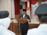 Lantik Kepala Desa Terpilih, Pj. Bupati Subang Ajak Rajut Persatuan Untuk Pembangunan Desa Lantik Kepala Desa Terpilih, Pj. Bupati Subang Ajak Rajut Persatuan Untuk Pembangunan Desa