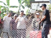 Serahkan Bantuan Ke Korban Longsor, Pj. Bupati Ajak Masyarakat Jaga Kebersihan dan Kelestarian Lingkungan Serahkan Bantuan Ke Korban Longsor, Pj. Bupati Ajak Masyarakat Jaga Kebersihan dan Kelestarian Lingkungan