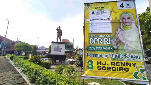 Baliho-Caleg-Terpasang-di-RTH-Belum-Ditertibkan-Satpol-PP-Kota-Banjar-Tunggu-Surat-dari-Bawaslu.jpg