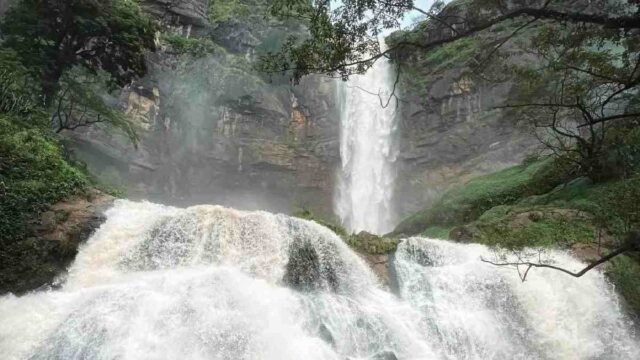 Curug-Cikanteh-Sukabumi-Keindahan-Air-Terjun-Tingkat-Tiga.jpg