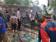 Gudang Rongsok di Garut Terbakar, Mobil dan Motor Ikut Hangus Gudang-Rongsok-di-Garut-Terbakar.jpg