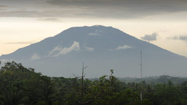 Legenda-Gunung-Karang-Pandeglang.jpg