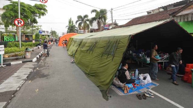 Pasien-RSUD-Sumedang-Tempati-Tenda-Darurat.jpg