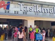 Ratusan Penumpang di Stasiun Tasikmalaya Antre Refund Tiket Kereta Api Ratusan-Penumpang-di-Stasiun-Tasikmalaya-Antre-Refund-Tiket-Kereta-Api.jpg