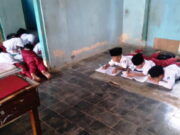 Derita Siswa SDN Tamanggung di Tasikmalaya, Bertahun-tahun Belajar di Lantai SD.jpg
