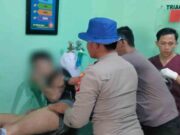 Tiga Wisatawan Pantai Karang Papak Garut Tergulung Ombak Tergulung-Ombak.jpg