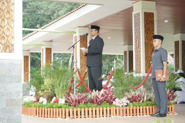 Pj. Bupati Subang Bertindak Sebagai Pembina Upacara Peringatan Hari Amal Bhakti Kemenag