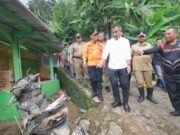 Pj. Bupati Subang Dampingi Pj. Gubernur Tinjau Lokasi Longsor, Pencarian Korban Jiwa Dinyatakan Selesai Pj. Bupati Subang Dampingi Pj. Gubernur Tinjau Lokasi Longsor, Pencarian Korban Jiwa Dinyatakan Selesai