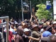 Diduga Selingkuh, Kades Kalensari Dituntut Mundur Warga Compreng, Subang