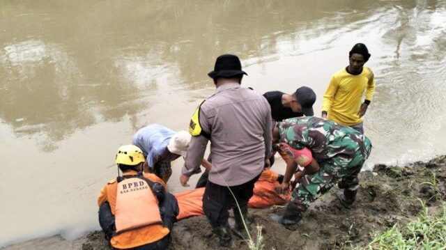 Pemuda Tewas Terseret Arus Saat Menyebrangi Sungai Cilamatan Subang