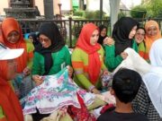 Istri Dokter Subang Jualan Baju Murah di CFD Sambil Sosialisasikan Pola Hidup Bersih dan Sehat (PHBS) Istri Dokter Subang Jualan Baju Murah di CFD Sambil Sosialisasikan Pola Hidup Bersih dan Sehat (PHBS)