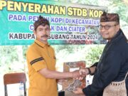 Pj. Bupati Subang Serahkan STDB Kopi ke Petani Lokal Pj. Bupati Subang Serahkan STDB Kopi ke Petani Lokal