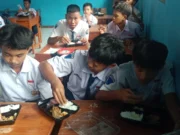 Program Makan Bergizi Gratis di SMPN 1 Pagaden Barat: Solusi Sehat untuk Siswa Program Makan Bergizi Gratis di SMPN 1 Pagaden Barat: Solusi Sehat untuk Siswa