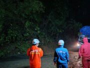 Tebing 10 Meter Ambrol, Jalur Sumedang-Subang Buka Tutup