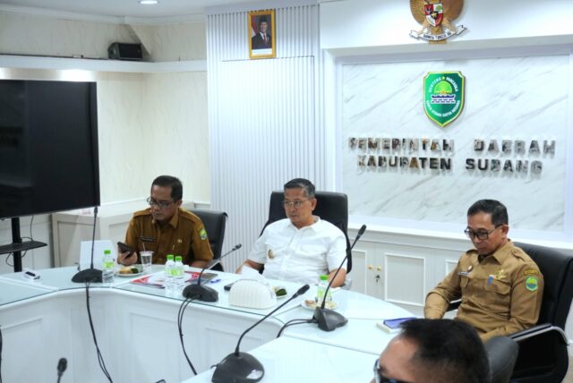 Pj. Bupati Subang Hadiri Rapat Pengendalian Inflasi: Upaya Stabilisasi Harga dan Perizinan yang Lebih Transparan