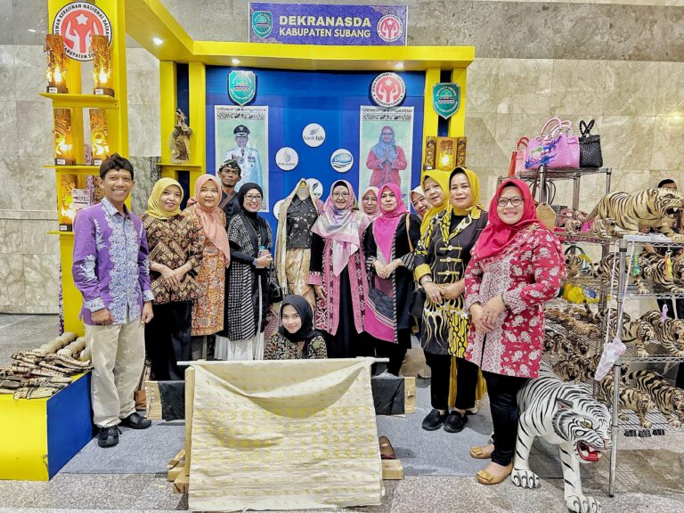 Dekranasda Subang Unjuk Gigi di INACRAFT 2025, Songket Sieup Siap Mendunia