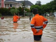 DAHANA Salurkan Bantuan untuk Korban Banjir di Bekasi DAHANA Salurkan Bantuan untuk Korban Banjir di Bekasi