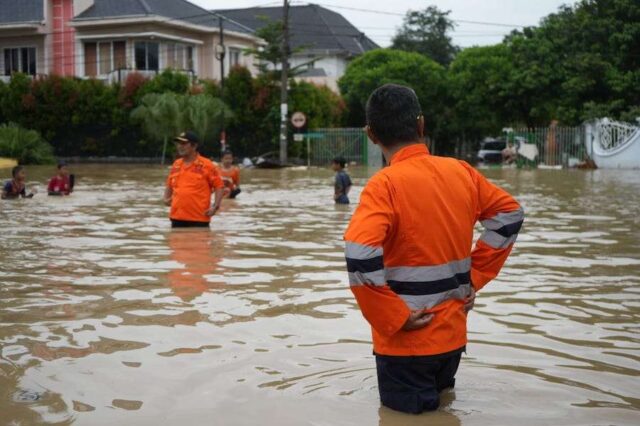 DAHANA Salurkan Bantuan untuk Korban Banjir di Bekasi