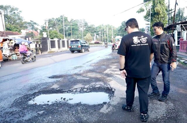 Bupati Subang Gercep Perbaiki Jalan Rusak, Minta Warga Laporkan via Medsos