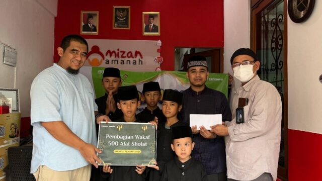 DAHANA Santuni Anak Yatim dan Sebarkan Wakaf Alat Sholat di Jakarta