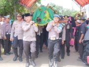 Kapolres Subang Takziah ke Rumah Duka KOMPOL Supratman, Sampaikan Belasungkawa Mendalam Kapolres Subang melayat