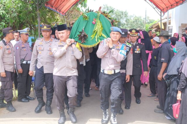 Kapolres Subang melayat
