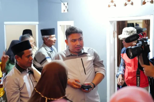 Kang Rey melayat korban longsor Subang