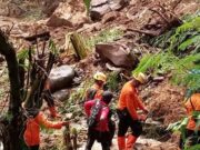 Longsor Subang Timbun Irigasi dan Sawah, Satu Warga Masih Hilang longsor Subang timbun irigasi dan sawah