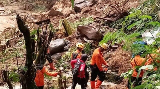 longsor Subang timbun irigasi dan sawah