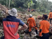 Harapan dan Tantangan: Pencarian Korban Longsor Subang Hari ke-4 Terus Dilanjutkan pencarian korban longsor Subang