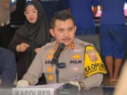 Judul:Premanisme di Sekitar PT SPS Subang Dibongkar, Tersangka dan Barang Bukti Diserahkan ke Kejaksaan Pemerasan sopir Subang