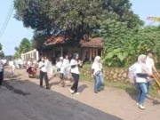 Karyawan PT Shinwon Peringati May Day dengan Aksi Bersih-Bersih Lingkungan Karyawan PT Shinwon bersih-bersih May Day